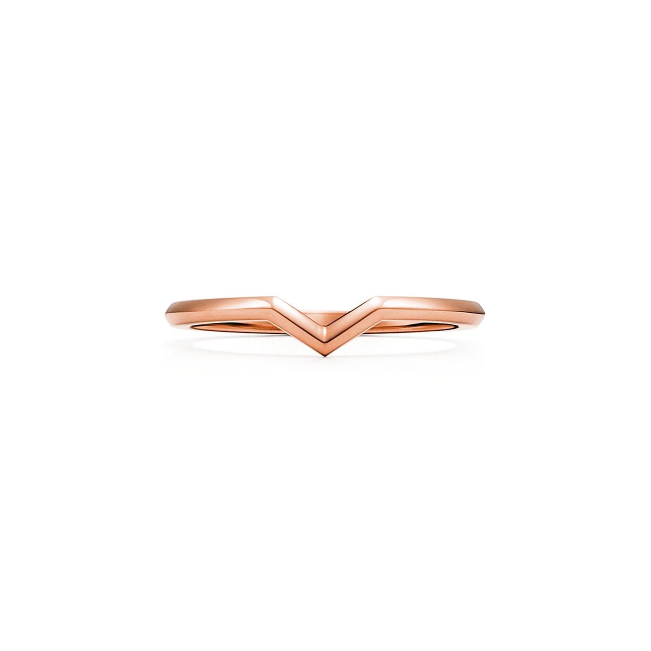ティファニー® セッティング V バンドリング 18Kローズゴールド、幅 1.7MM | Tiffany & Co.