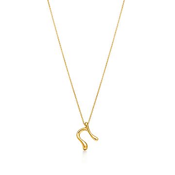 エルサペレッティ　スモールアルファベットペンダント（M） エルサ・ペレッティ™ アルファベット ペンダント イエローゴールド