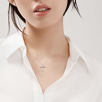 クロス ペンダント（ミディアム）ダイヤモンド プラチナ | Tiffany & Co