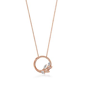 ティファニー ビクトリア™ ダイヤモンド ヴァイン サークル ペンダント（ラージ）18K ローズゴールド | Tiffany & Co.