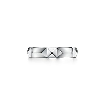 ティファニー トゥルー バンド リング プラチナ、幅 4MM | Tiffany & Co.