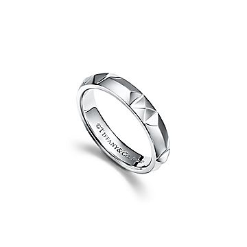 ティファニー トゥルー バンド リング プラチナ、幅 4MM | Tiffany & Co