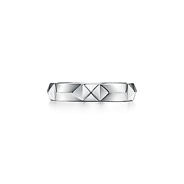 ティファニー トゥルー バンド リング プラチナ、幅 4MM | Tiffany & Co