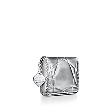 リターン トゥ ティファニー™ パデッド ウォレット シルバーカラー