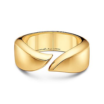 エルサ・ペレッティ™ フェザー カフ イエローゴールド | Tiffany & Co.