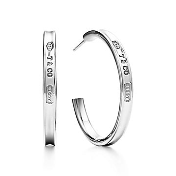 ティファニー 1837™ フープ ピアス（ミディアム）シルバー | Tiffany & Co 