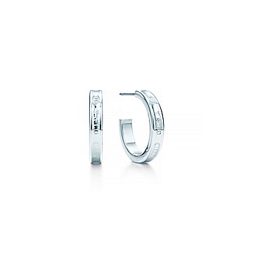 ティファニー 1837™ フープ ピアス（ミディアム）シルバー | Tiffany & Co 
