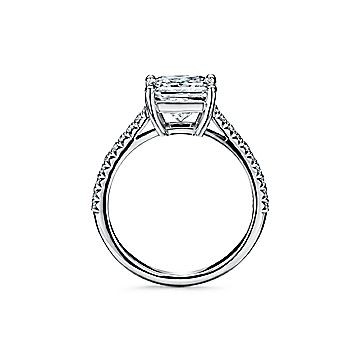 Anillo de compromiso Tiffany Novo®, alianza en y pavé diamantes princesa | Tiffany & Co.