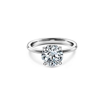 Anillo de compromiso Tiffany True con un diamante de corte