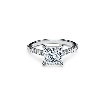 Bague de fian ailles Tiffany Novo taille princesse avec anneau en