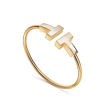 Bracciale Wire in oro con madreperla, piccolo. Collezione Tiffany T