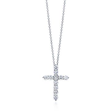 Elsa Peretti™ cross pendant in 18k gold, 14 mm wide. | Tiffany & Co.