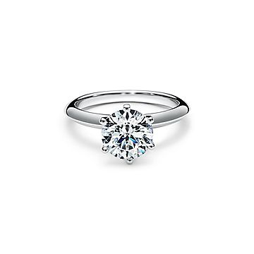 El anillo de compromiso Tiffany Setting en platino