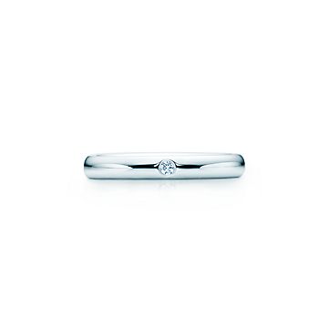 Elsa Peretti® band ring with a diamond 