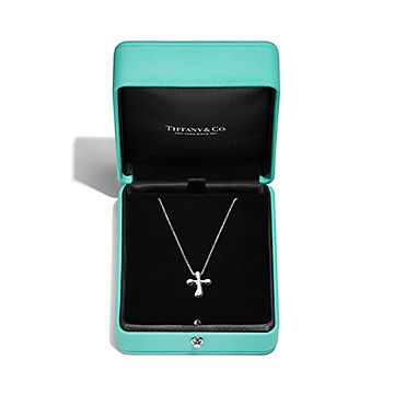 Elsa Peretti® cross pendant in sterling silver, 14 mm wide
