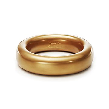 Elsa Peretti® bangle in gold lacquer