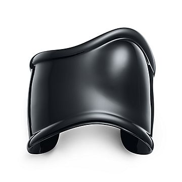 Elsa Peretti® medium Bone cuff in black finish over copper, 61 mm 