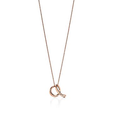 【Tiffany & Co】Elsa Peretti Alphabet Letter ペンダント Elsa Peretti™ Small Alphabet Pendant in Sterling Silver