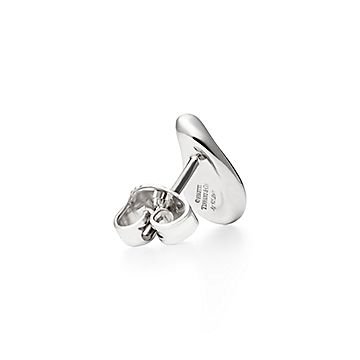Elsa Peretti® Teardrop earrings in sterling silver. | Tiffany & Co.