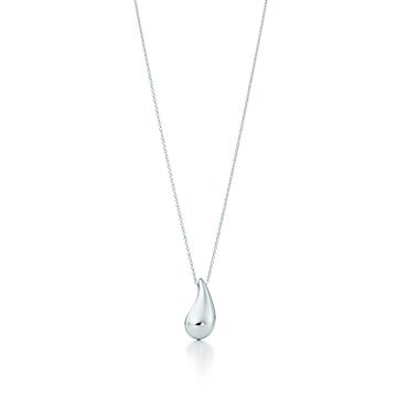 Elsa Peretti Teardrop pendant in sterling silver. Tiffany Co