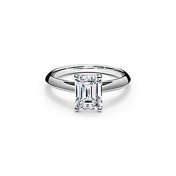 Emeraldcut Diamond Engagement Ring in Platinum