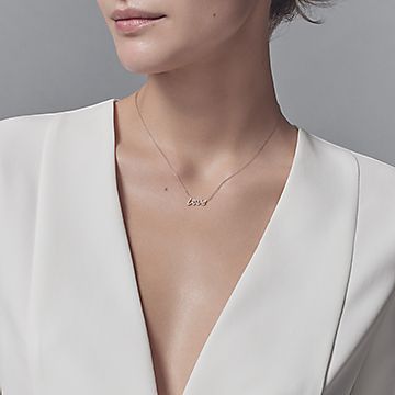 Graffiti love pendant in 18k white gold 