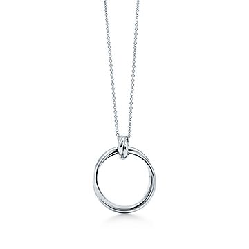 Paloma's Melody circle pendant in 