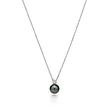 Pendant in 18k white gold with Tahitian pearls and diamonds