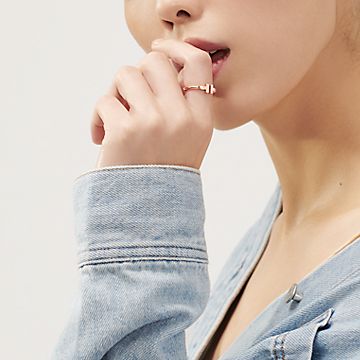 ティファニー T ワイヤー リング 18K ローズゴールド | Tiffany & Co.