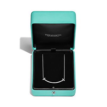 ティファニー T スマイル ペンダント ダイヤモンド ホワイトゴールド（ミディアム） | Tiffany & Co.