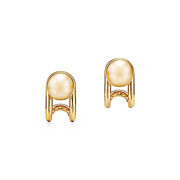 companion Wetland Imperial Tiffany City HardWear South Sea golden pearl earrings in 18k gold. | Tiffany  & Co.
