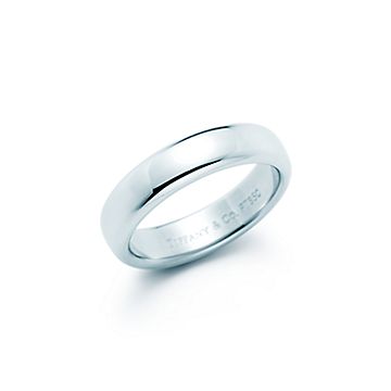 Alianza de boda Tiffany Classic™ en platino, 4,5 mm. | Tiffany \u0026 Co.