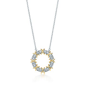 Sixteen Stone circle pendant in gold 