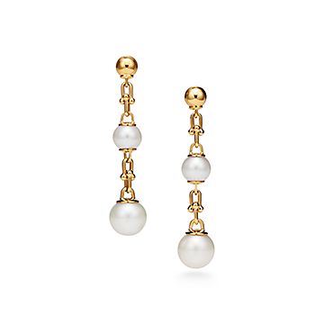 South Sea Pearl Earrings w. Diamonds set in Yellow Gold