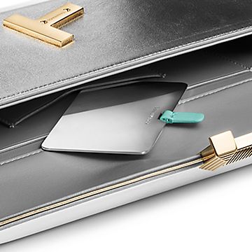 国内発送★Tiffany & Co.コーデの主役！Tiffany Tクラッチバッグ 国内発送☆Tiffany & Co.コーデの主役！Tiffany Tクラッチバッグ