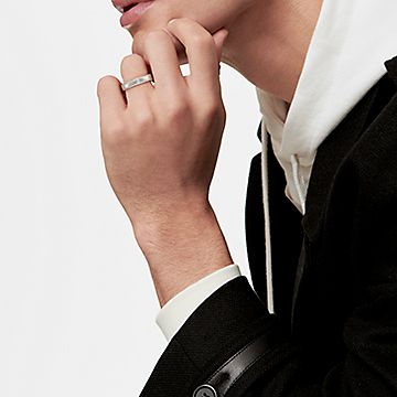 Tiffany Classic™ milgrain wedding band ring in 18k gold, 3 mm wide. |  Tiffany & Co.