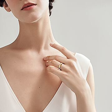 Tiffany True® Scarf Ring in Yellow Gold-plated Metal