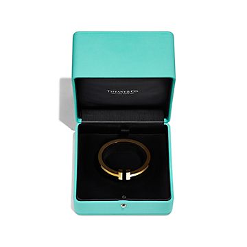Tiffany & Co. 18K Gold & Mother of Pearl Wide T Wire Bracelet – Love that  Bag etc - Preowned Designer Fashions