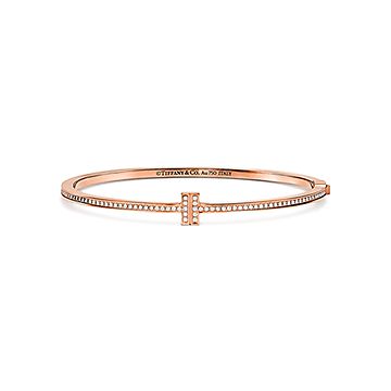 Tiffany T Wire 18K 玫瑰金鑲鑽石鉸鍊線圈手鐲，中號。| Tiffany & Co.