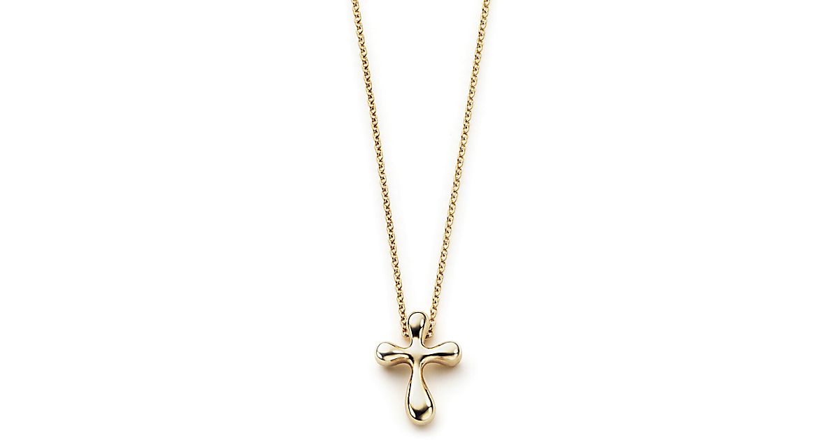 Elsa Peretti® cross pendant in 18k gold, 16 mm wide. | Tiffany & Co.