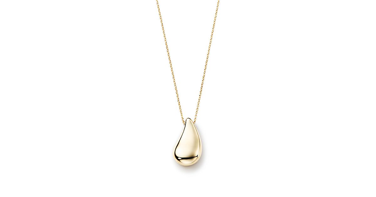 Elsa Peretti® Teardrop pendant in 18k gold, medium. | Tiffany & Co.