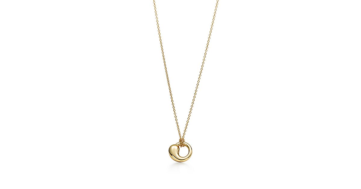 Elsa Peretti® Eternal Circle pendant in 18k gold, small. | Tiffany & Co.