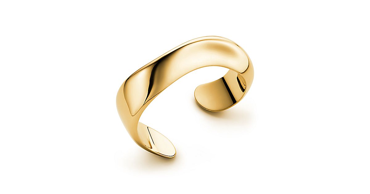 Elsa Peretti® Swirl cuff in 18k gold, medium. | Tiffany & Co.