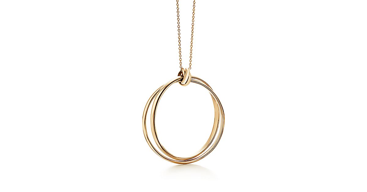 Paloma's Melody circle pendant in 18k gold, large. Tiffany & Co.