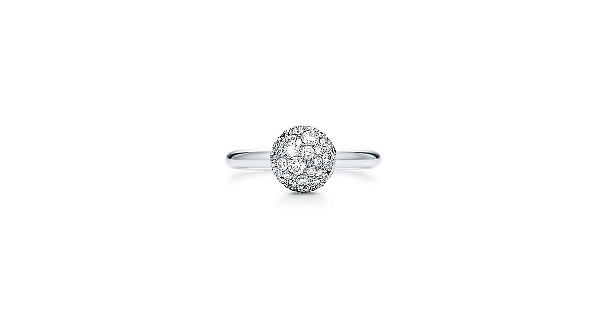 Tiffany HardWear ball ring in 18k white gold with diamonds. Tiffany & Co.