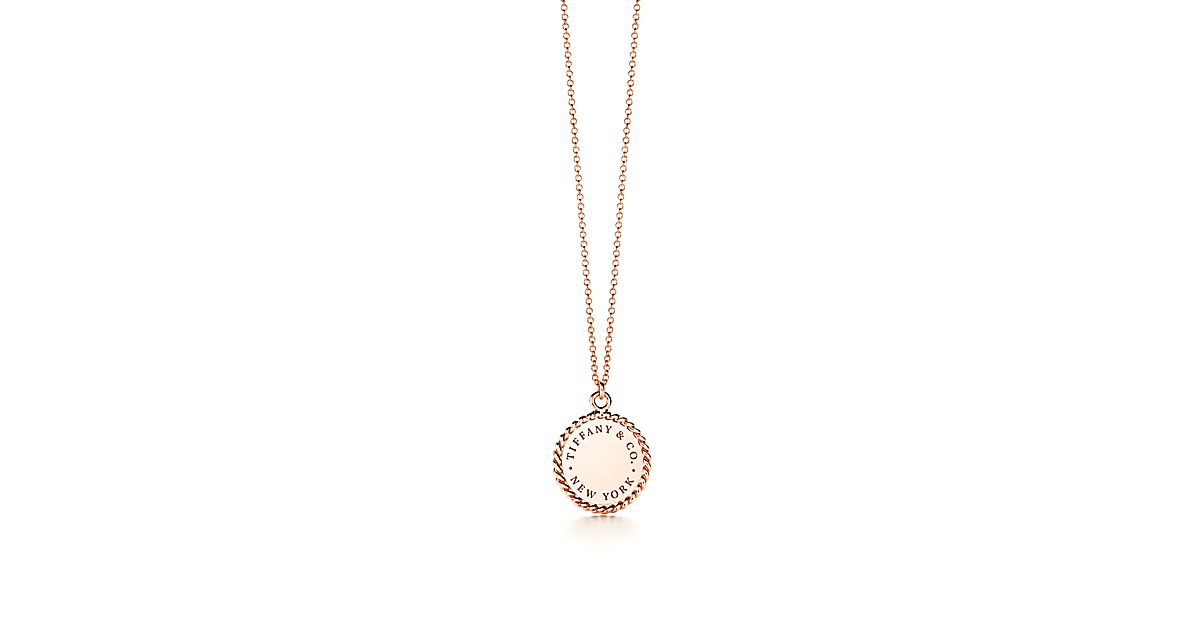 Tiffany Twist round pendant in 18k rose gold, small. | Tiffany & Co.