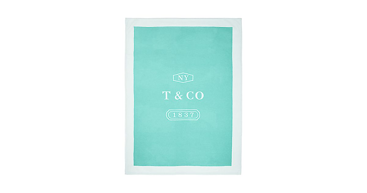 Blanket in Tiffany Blue® wool and cashmere. Tiffany & Co.