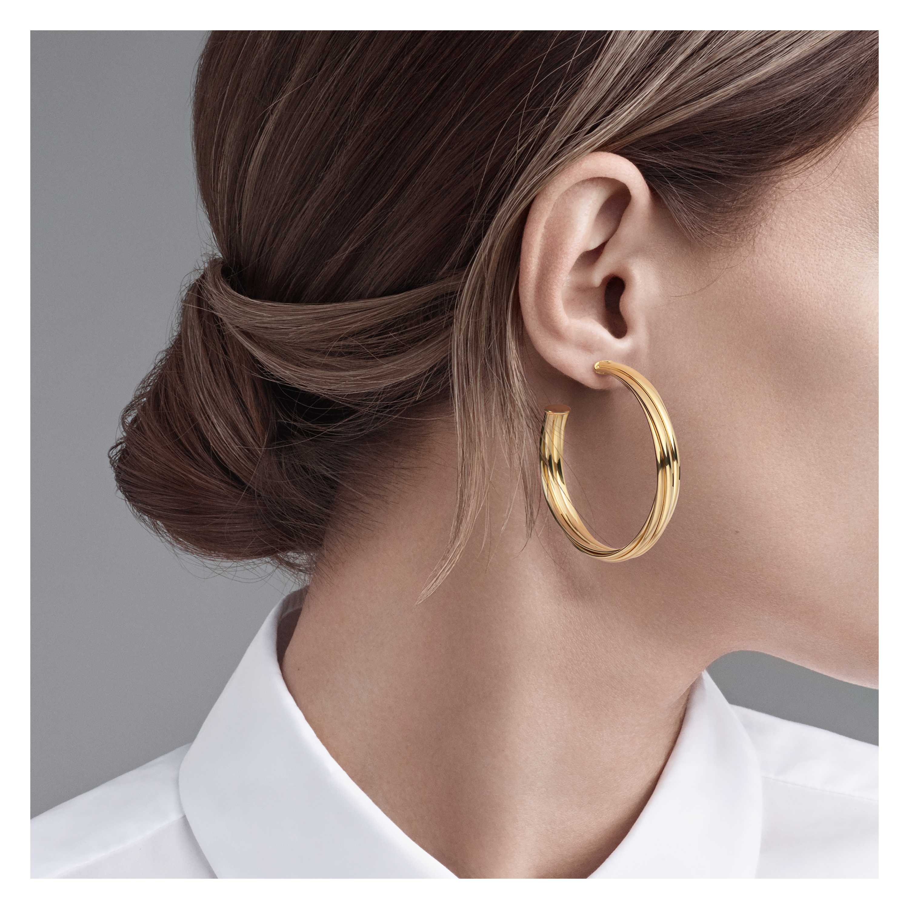 Paloma S Melody Hoop Earrings In 18k Gold Large Tiffany Co Paloma S Melody Hoop Earrings Model Shot 1