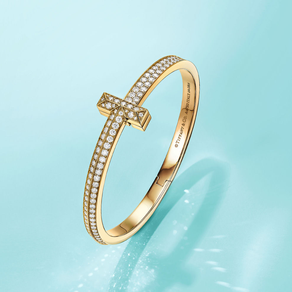 Armbänder und Armreife