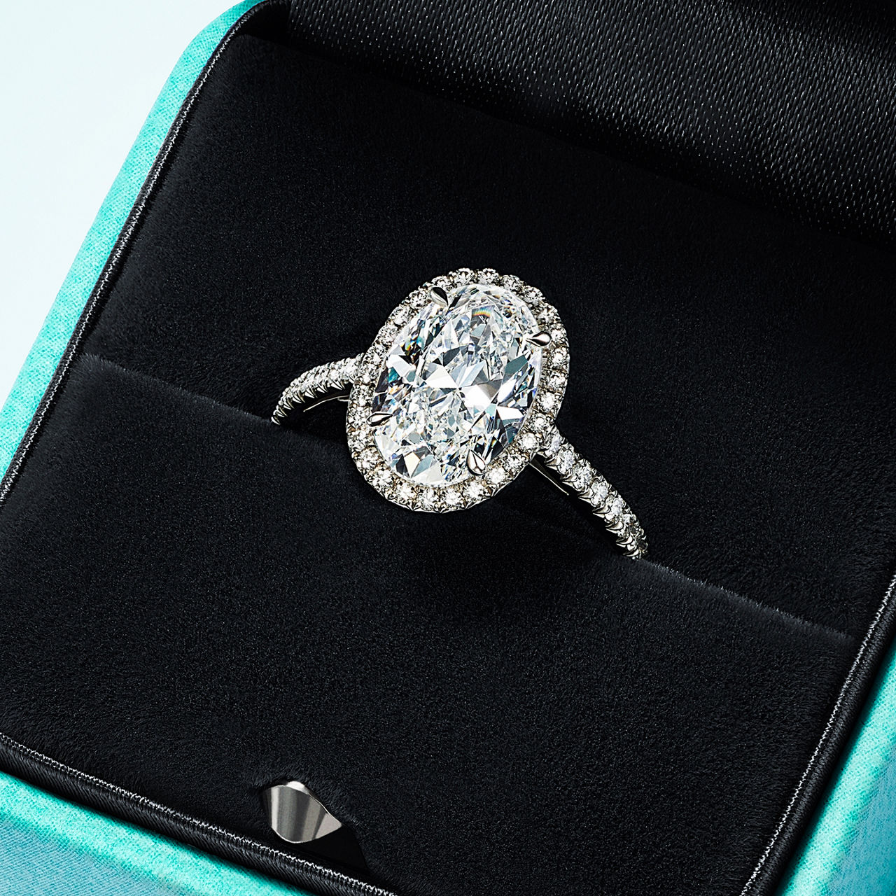 Anillos de compromiso tipo halo de Tiffany & Co.